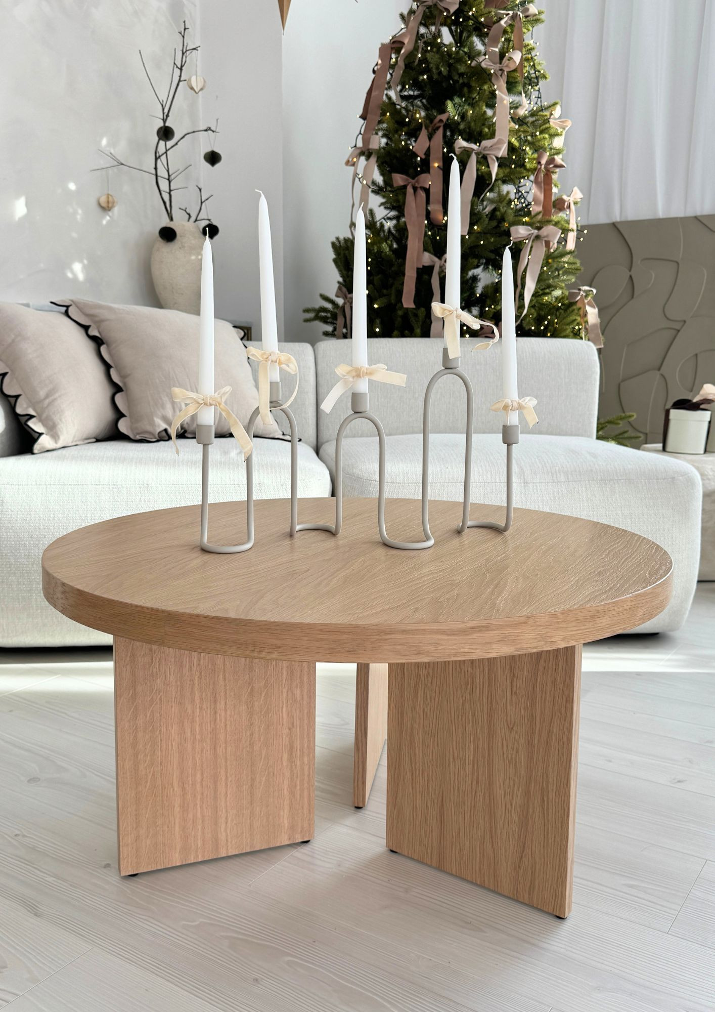 minimalistyczny stolik kawowy RUMI jasne drewno do salonu