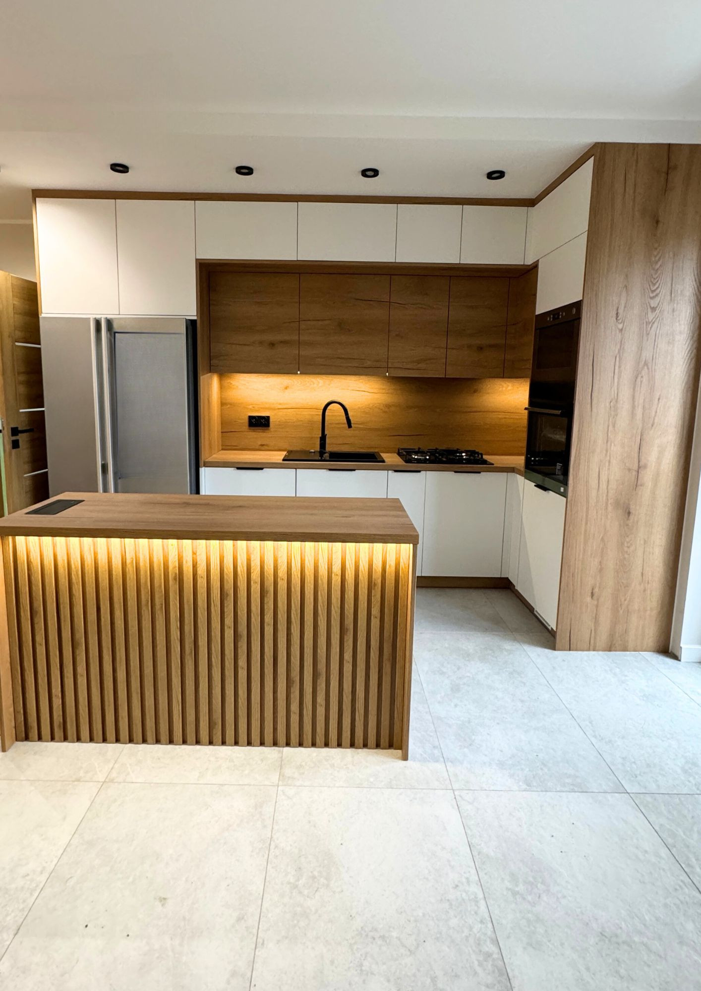 Modern Custom-Made Kitchen in Wrocław