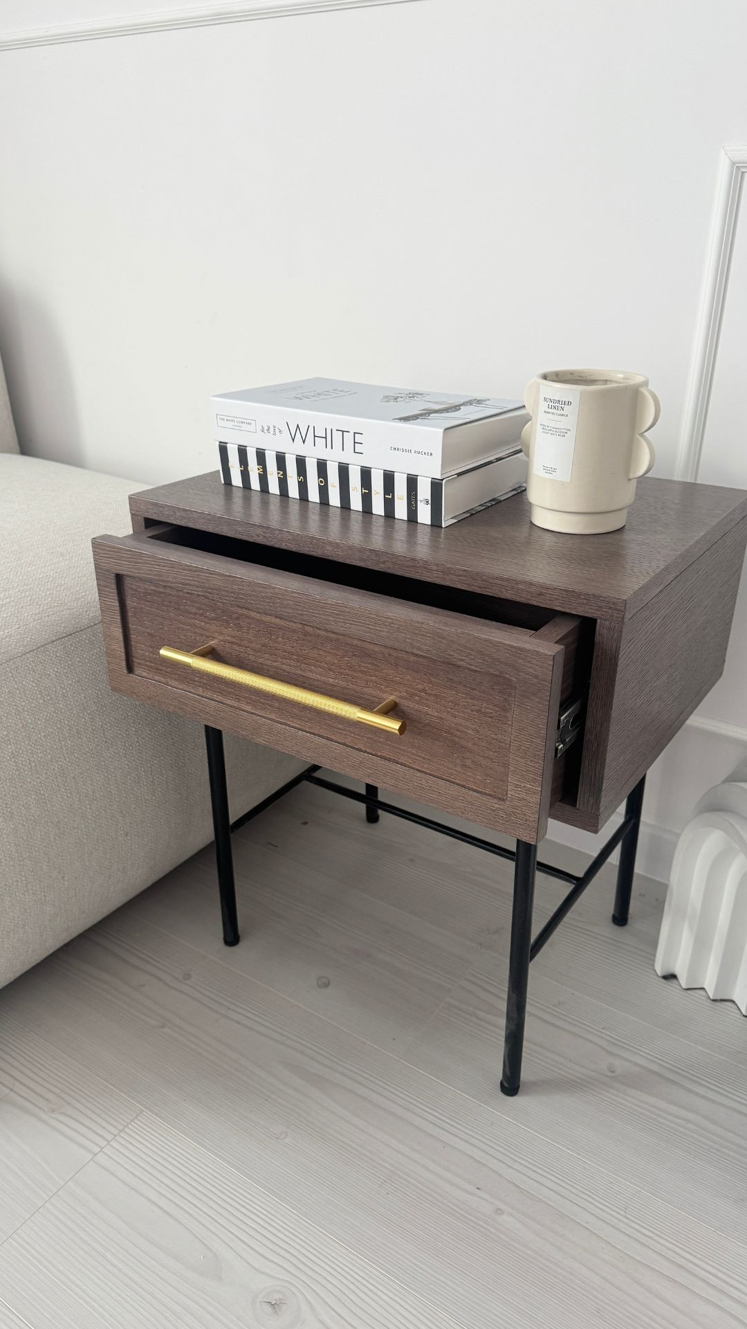 AZIZA Nightstand – Elegant Design with a Drawer and a Gold Handle