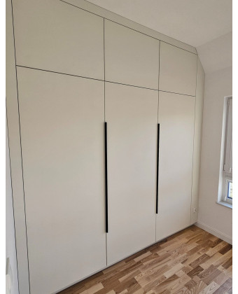 Wardrobe with black handles – a minimalist, custom-made wardrobe for a bedroom or walk-in closet. Wardrobe with black handles – a minimalist, custom-made wardrobe for a bedroom or walk-in closet.