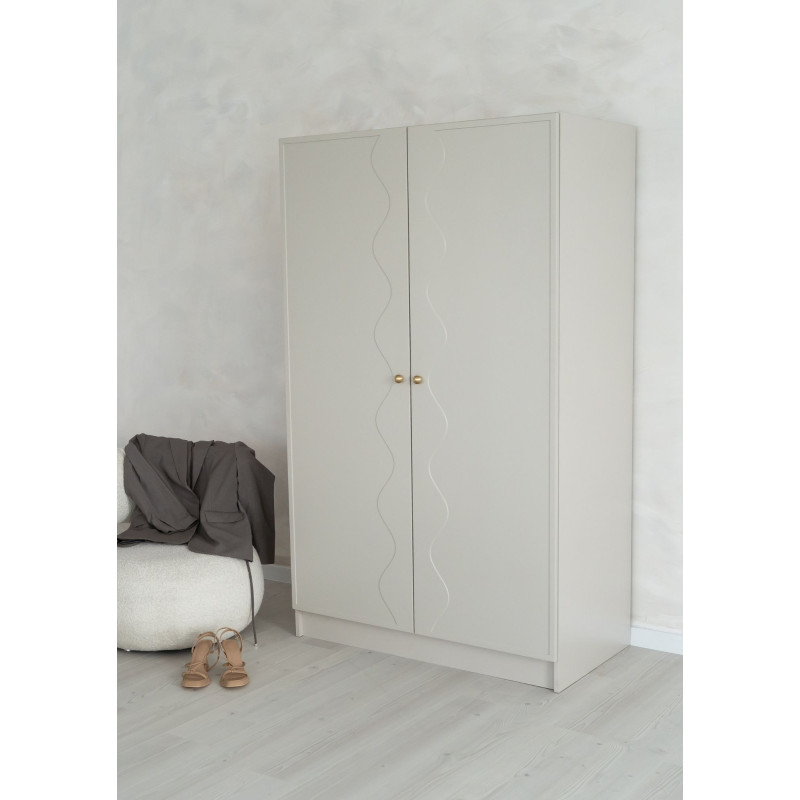 Nowoczesna szafa z płyty MDF z dekoracyjnym frezowaniem