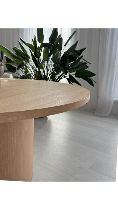 Minimalistyczny stół dębowy okrągły do salonu lub jadalni
