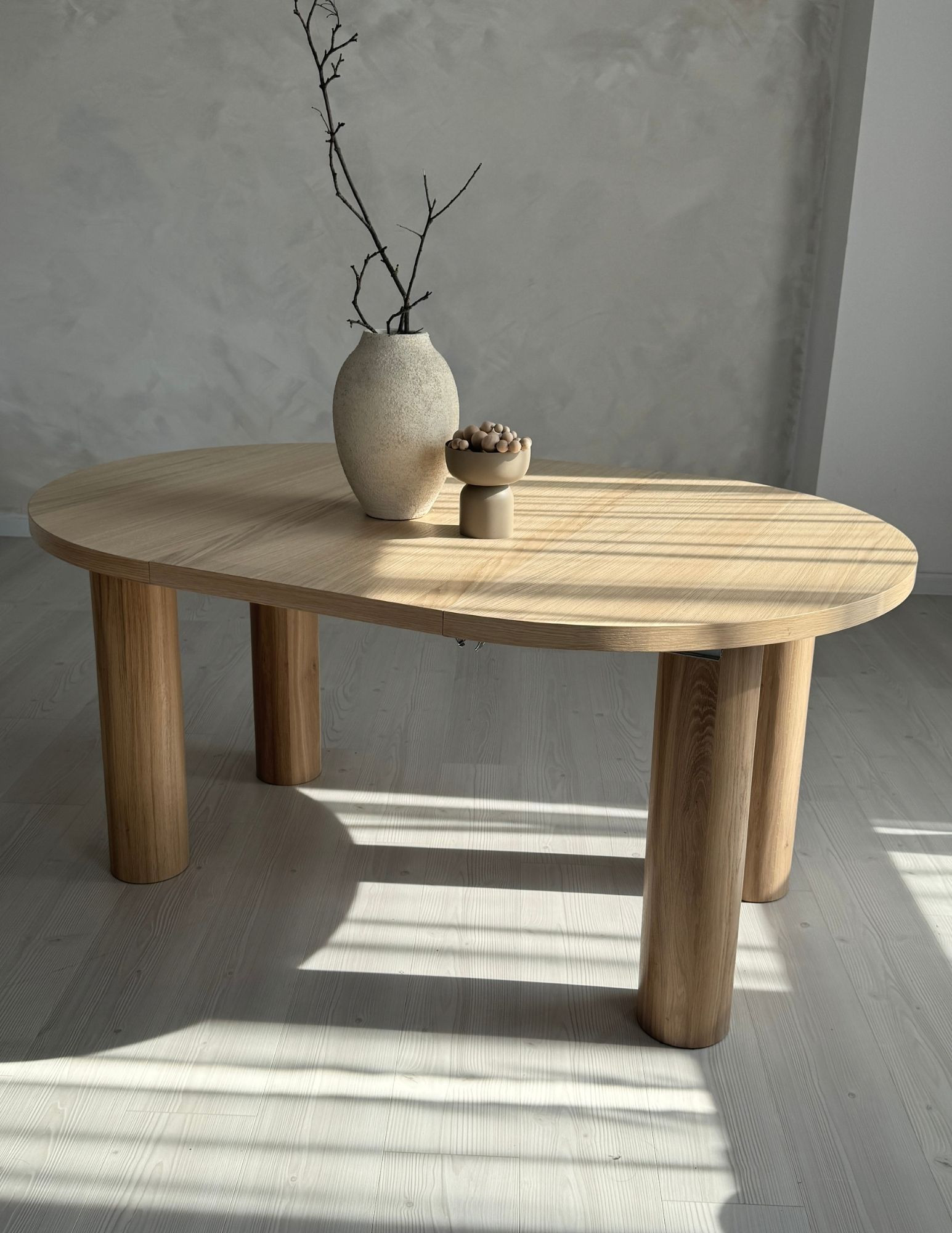 Designerski stół drewniany rozkładany – elegancki stół do jadalni