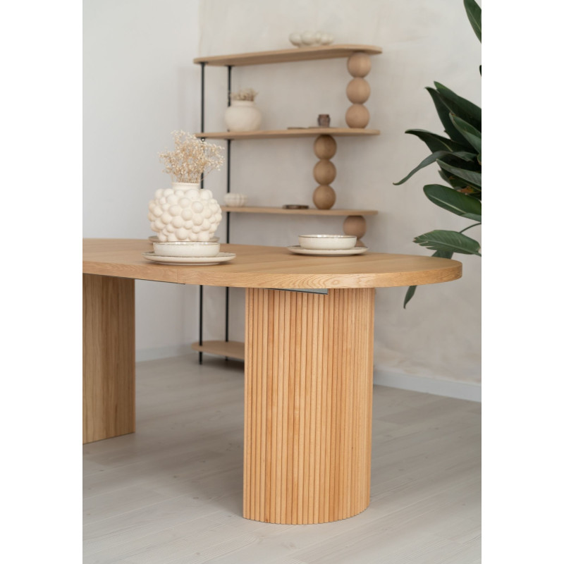 Nowoczesny Stół IZUMI z ryflowaną nogą do jadalni. Nowoczesny Stół IZUMI z ryflowaną nogą do jadalni.