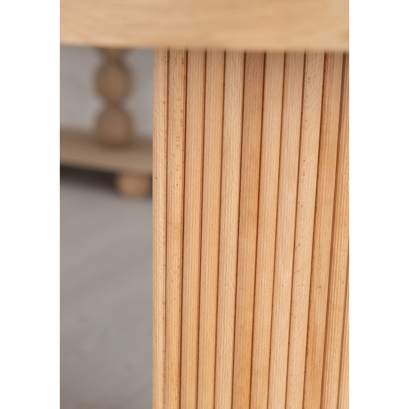 Nowoczesny Stół IZUMI z ryflowaną nogą do jadalni. Nowoczesny Stół IZUMI z ryflowaną nogą do jadalni.