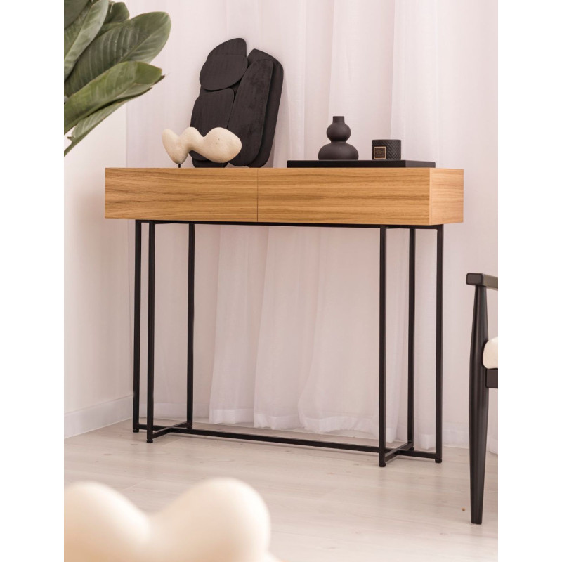 Przyścienna konsola na metalowych nogach