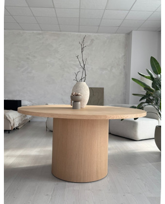 Nowoczesny stół jadalniany w kolorze naturalnego dębu z funkcją rozkładania