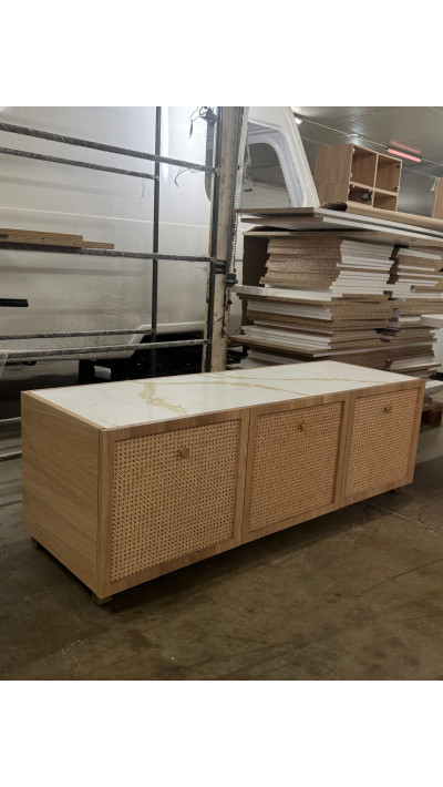 komoda RTV drewniana rattan fronty naturalna do salonu