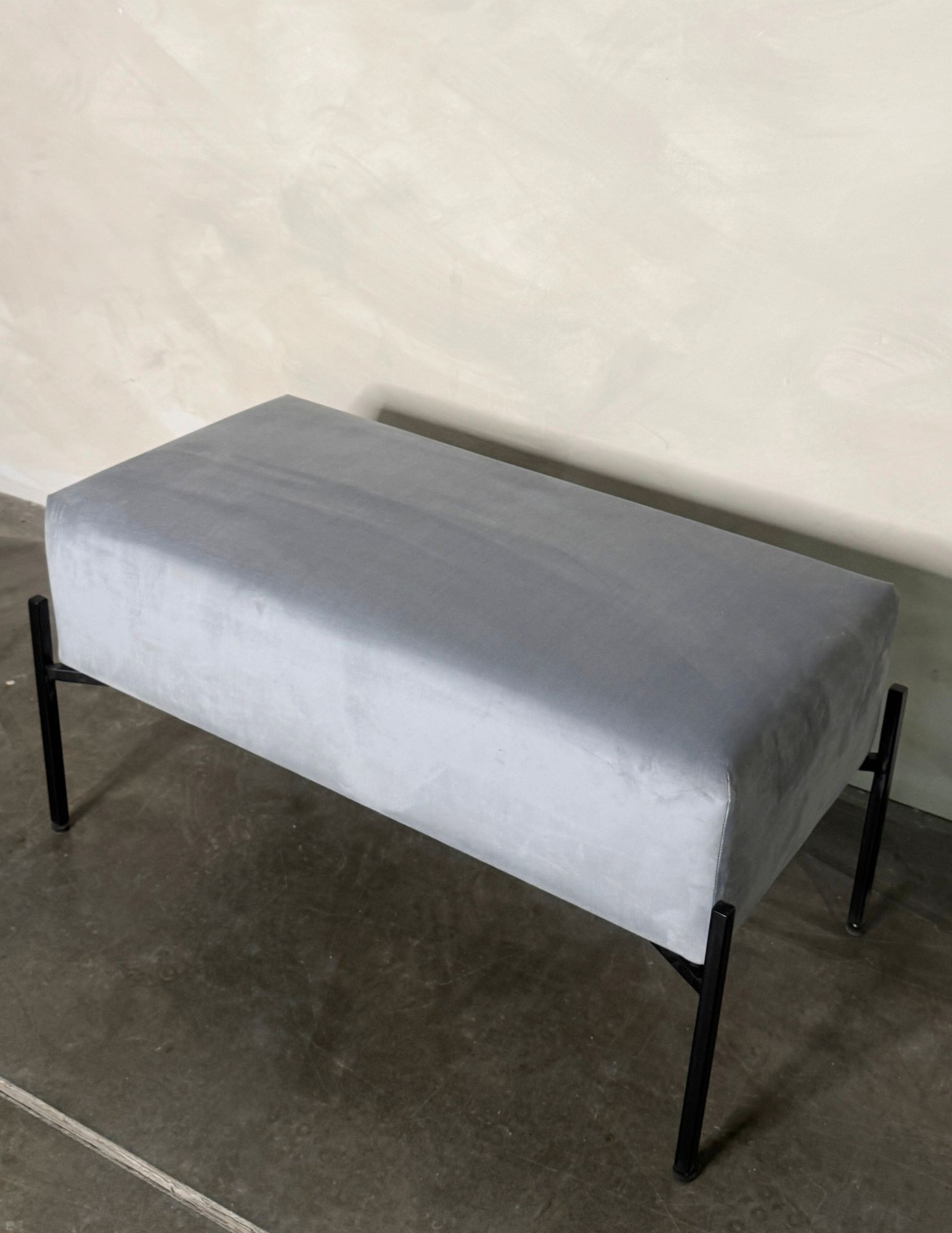 BROOKE - Ławka tapicerowana z metalową podstawą 75x37x40| puf NATYCHMIASTOWA WYSYŁKA BROOKE - Ławka tapicerowana z metalową podstawą 75x37x40| puf NATYCHMIASTOWA WYSYŁKA