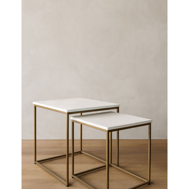 Komplet dwóch stolików kawowych z białym blatem fornirowanym i złotą podstawą