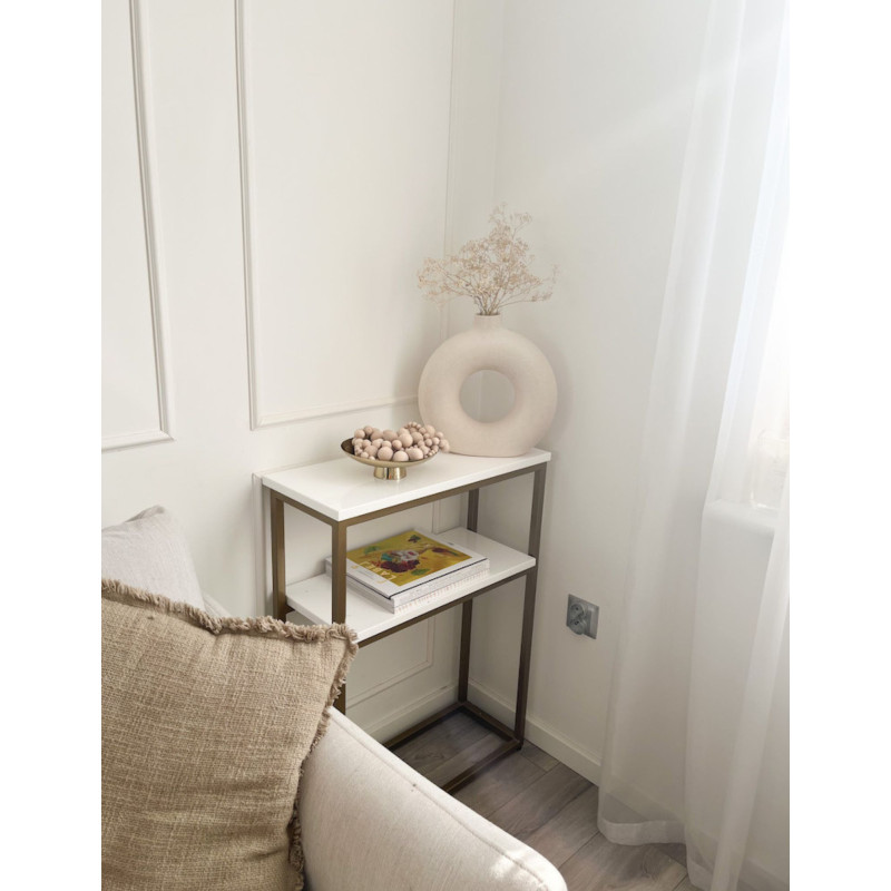 Nowoczesna biała konsola przyścienna z półką | Konsola biało-złota do salonu i przedpokoju