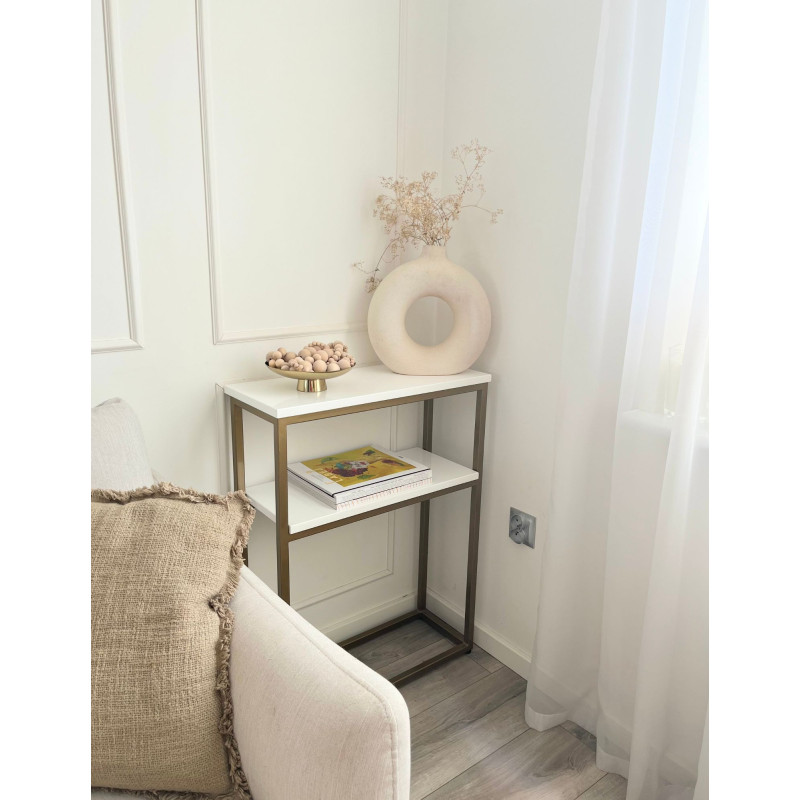 Nowoczesna biała konsola przyścienna z półką | Konsola biało-złota do salonu i przedpokoju