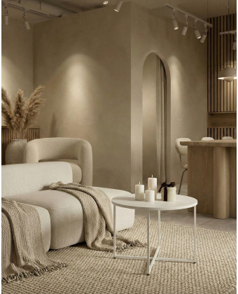 Biały okrągły stolik z matowym blatem – prostota i styl