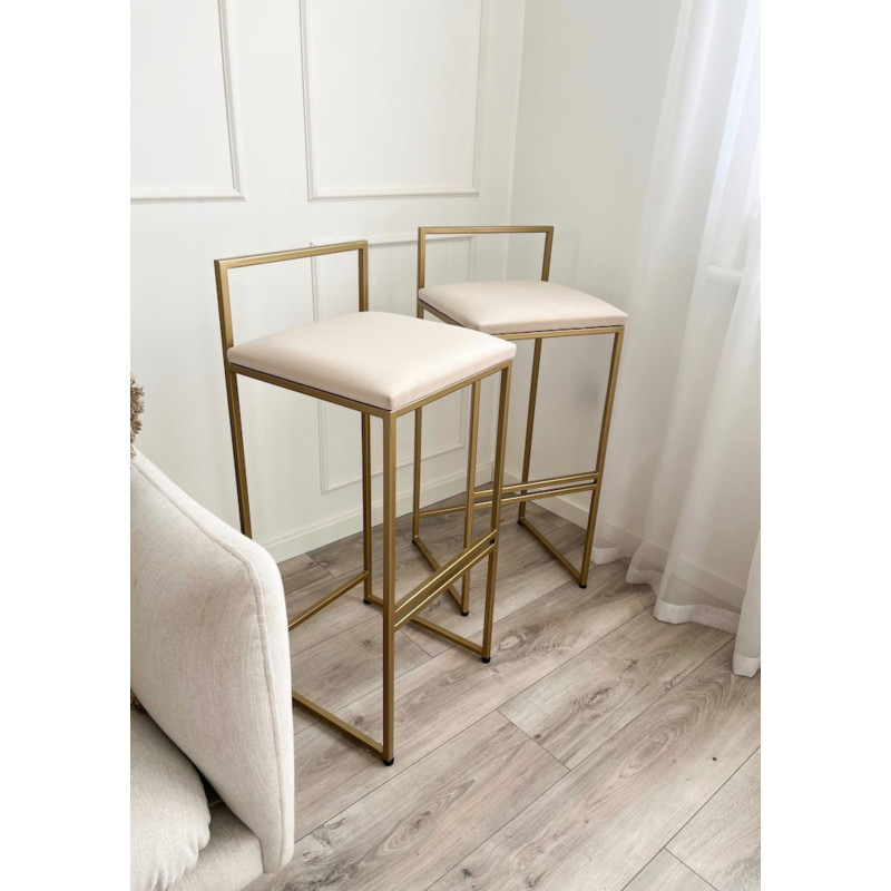 Eleganckie hokery – Złote wykończenie i wygoda w jednym.