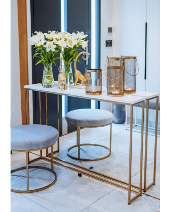 złota konsola do przedpokoju SILVIA wąska konsola glamour z białym blatem 20 cm