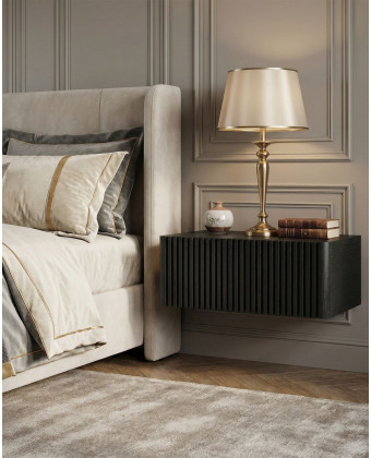 Mała podwieszana szafka nocna z ryflowanym drontem drewniana do sypialni.