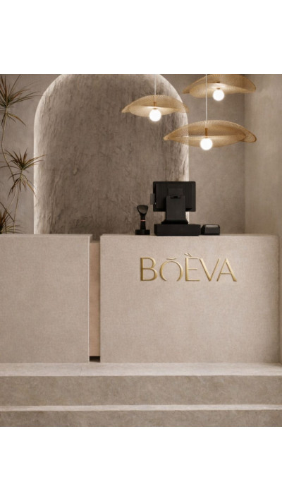 Beżowa duża recepcja do salonu beauty