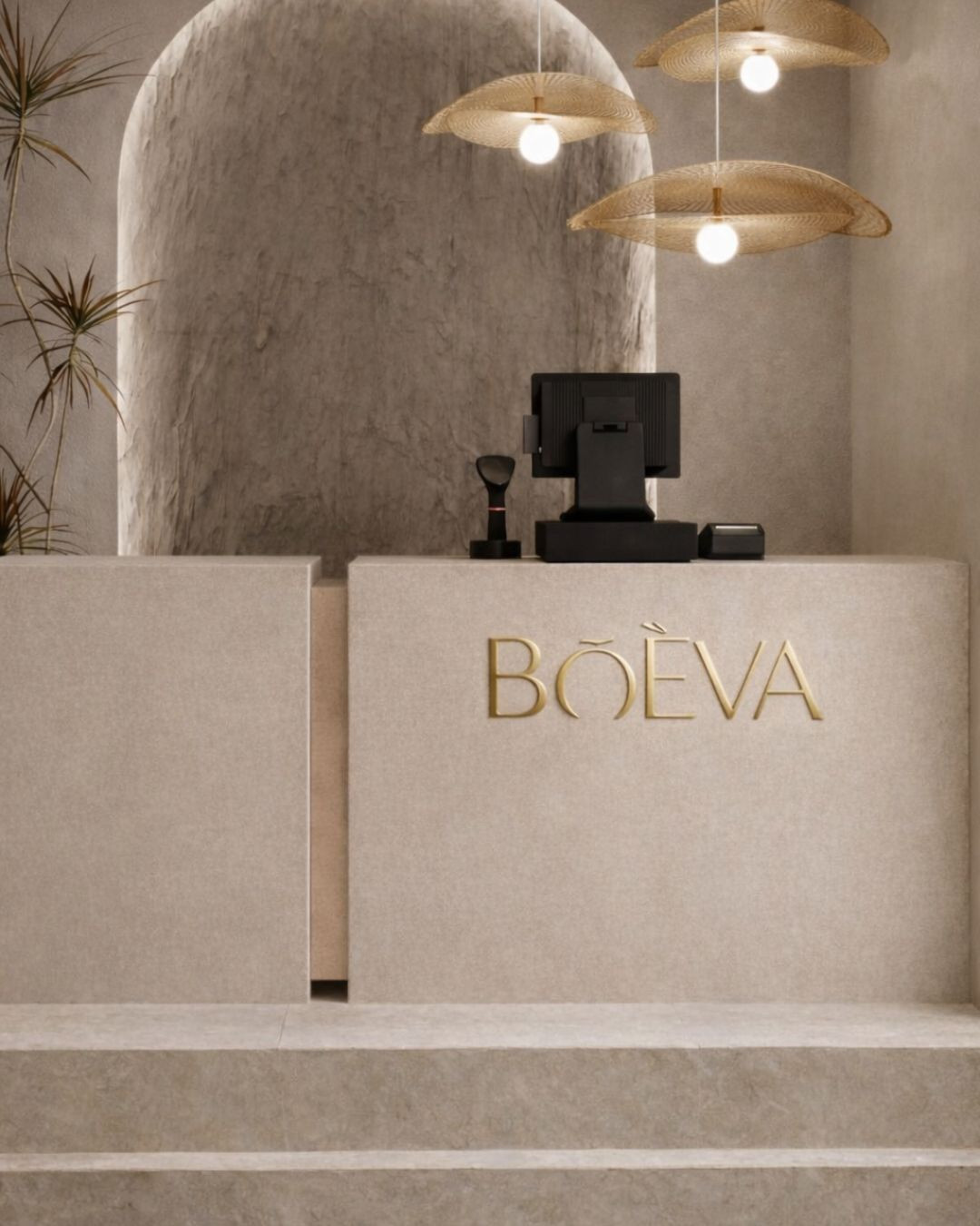 Beżowa duża recepcja do salonu beauty