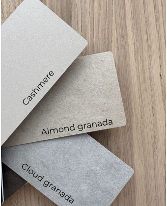 Recepcja RAYS – nowoczesna lada do salonu beauty w jasnym kamiennym wykończeniu