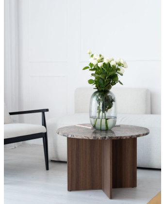 Czekoladowy okrągły stolik kawowy z marmurowym blatem i podstawą do salonu