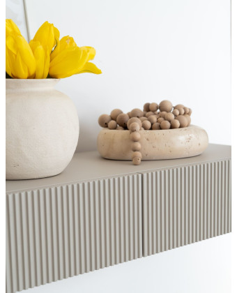 Nowoczesna konsola wisząca ryflowana – wąska konsola do przedpokoju z szufladami w stylu japandi