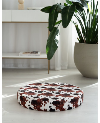 puf LITTLE MOO – okrągły puf podłogowy w krowi wzór do salonu