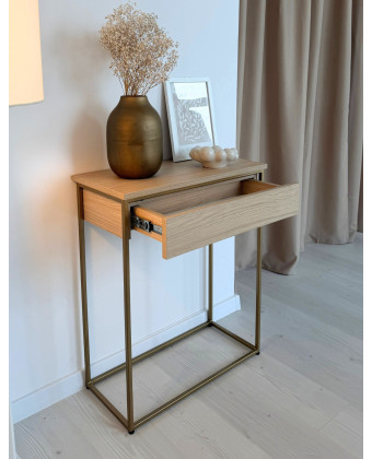 Nowoczesna konsola SEVIL jasne drewno z szufladami w salonie