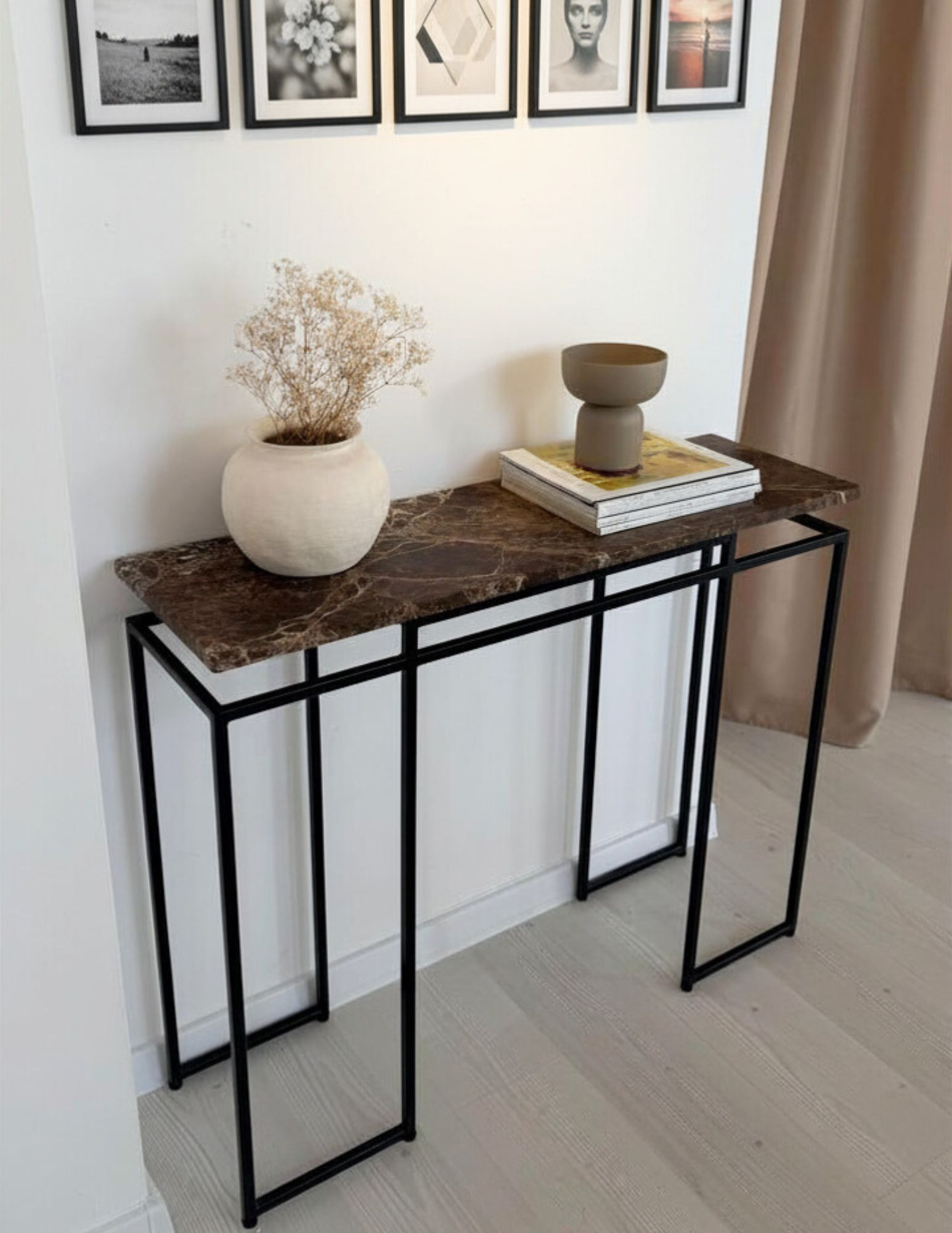 LORE – Elegancka wąska przyscienna konsola z naturalnym marmurem LORE – Elegancka wąska przyscienna konsola z naturalnym marmurem