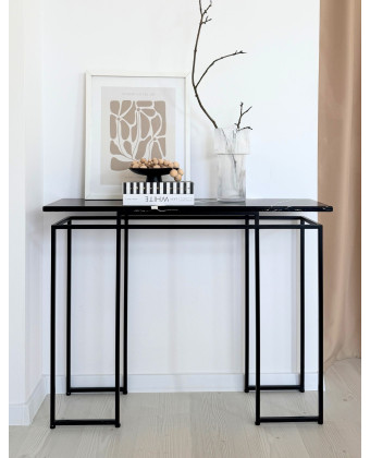 Konsola przyścienna LORE z marmurowym blatem – elegancka konsola do przedpokoju w stylu glamour