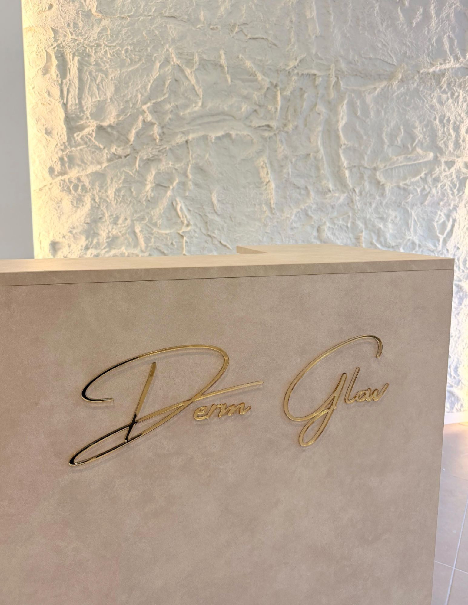 Recepcja RAYS – nowoczesna lada do salonu beauty i fryzjerskiego | Papierówka