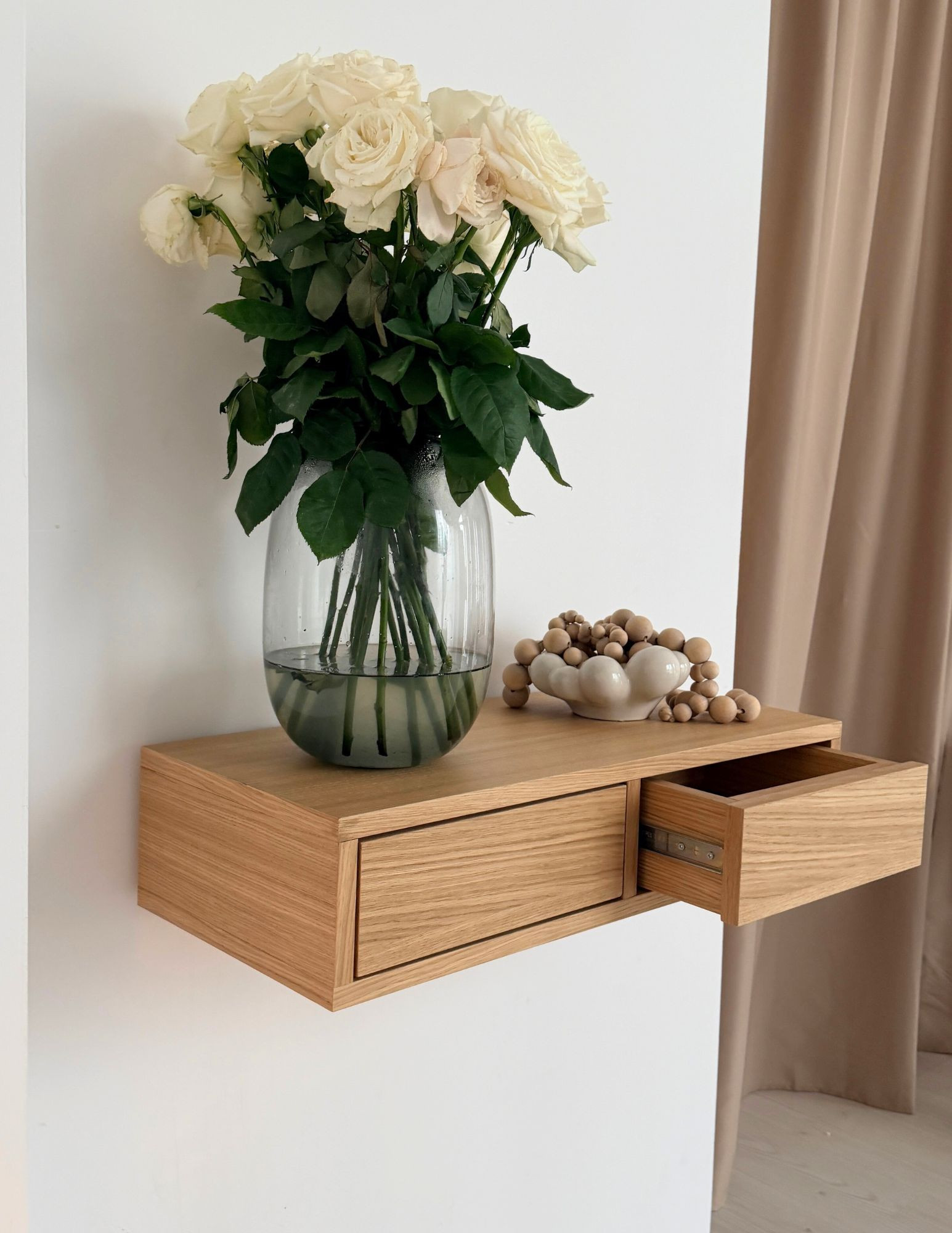 designerska półka ścienna z drewna z szufladą półka wisząca drewniana do salonu i sypialni designerska półka ścienna z drewna z szufladą półka wisząca drewniana do salonu i sypialni