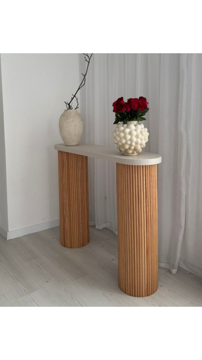 Konsola kosmetyczna ryflowane nogi drewniane blat kaszmir 120×30×90 cm — REVA Konsola kosmetyczna ryflowane nogi drewniane blat kaszmir 120×30×90 cm — REVA