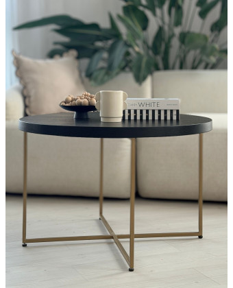 Okrągły stolik z czarnym fornirowanym blatem na zlotych nogach