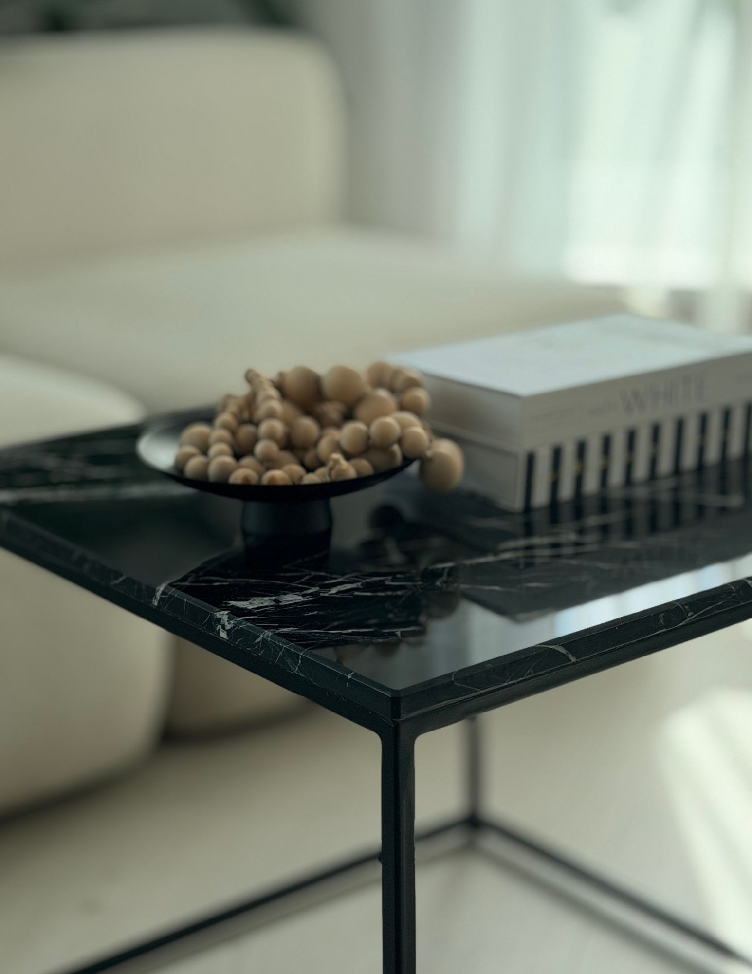 Nowoczesny stolik kawowy czarny marmurowy, stolik pomocniczy metalowy minimalistyczny do salonu, elegancki Nowoczesny stolik kawowy czarny marmurowy, stolik pomocniczy metalowy minimalistyczny do salonu, elegancki