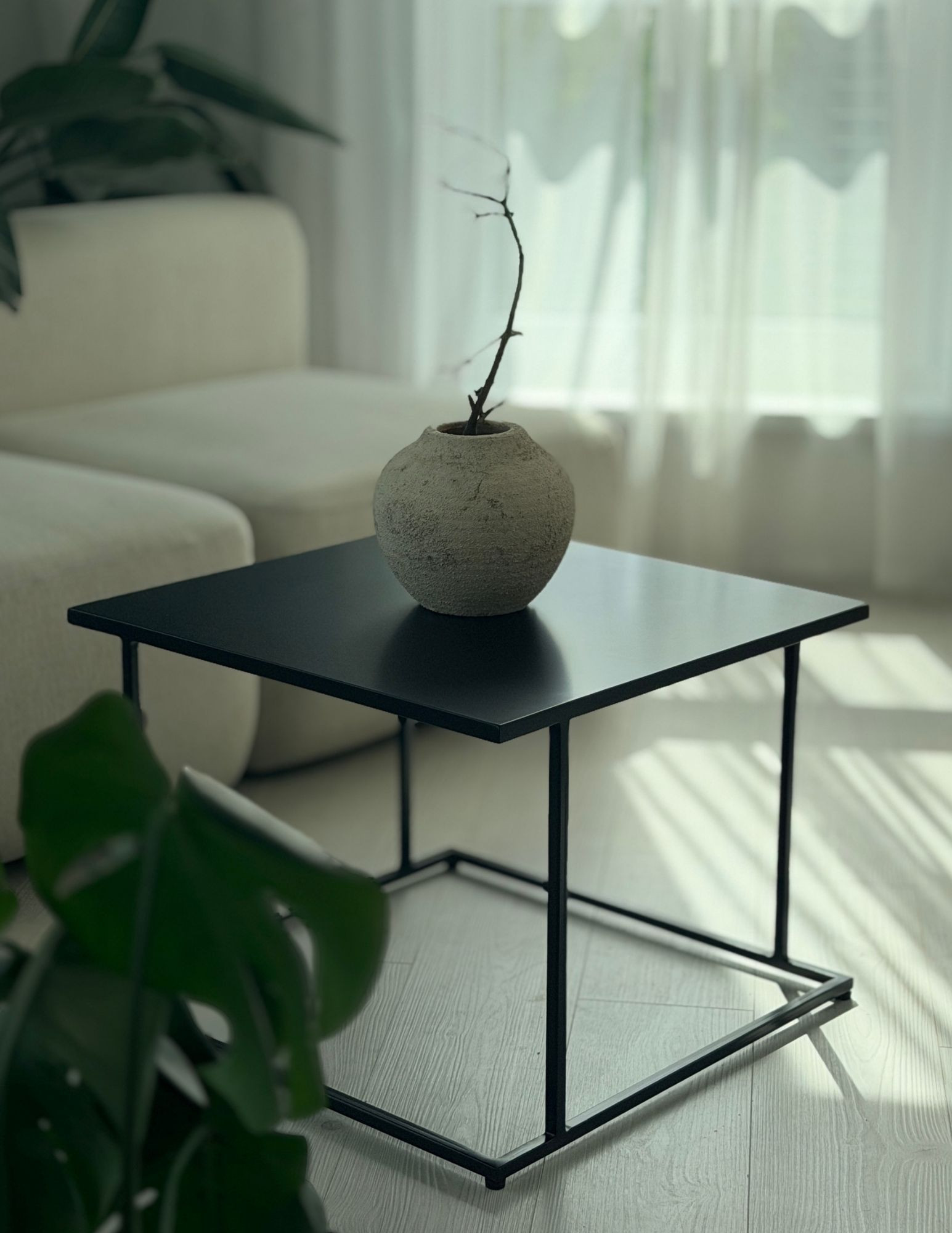 stalowy stolik kawowy madeline loft minimalistyczny czarny