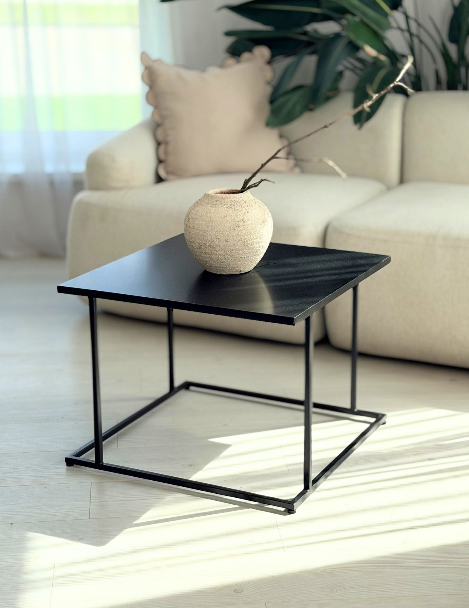 stalowy stolik kawowy loft czarny kwadratowy madeline salon