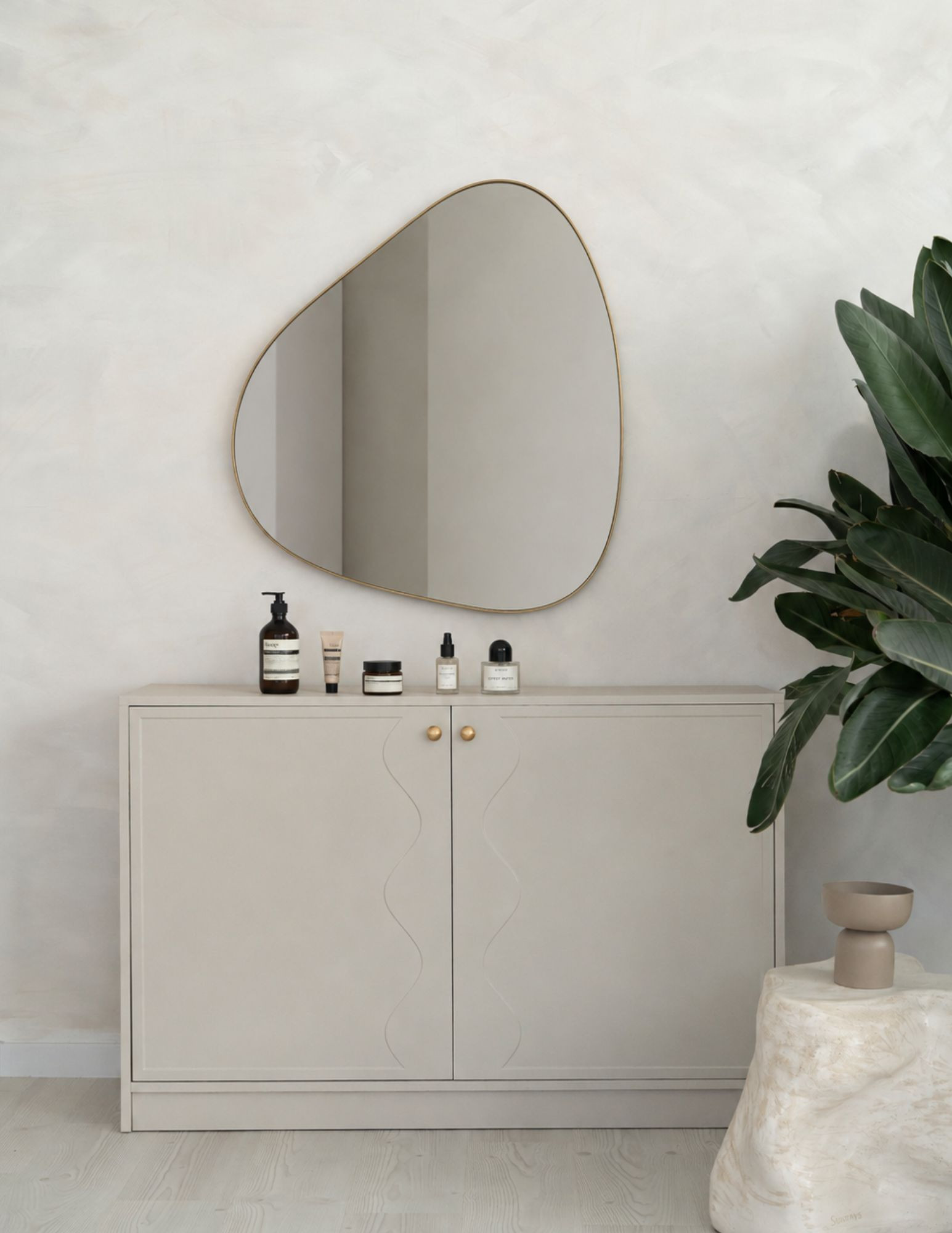 komoda kosmetyczna NUMI frezowany front MDF kaszmir komoda kosmetyczna NUMI frezowany front MDF kaszmir