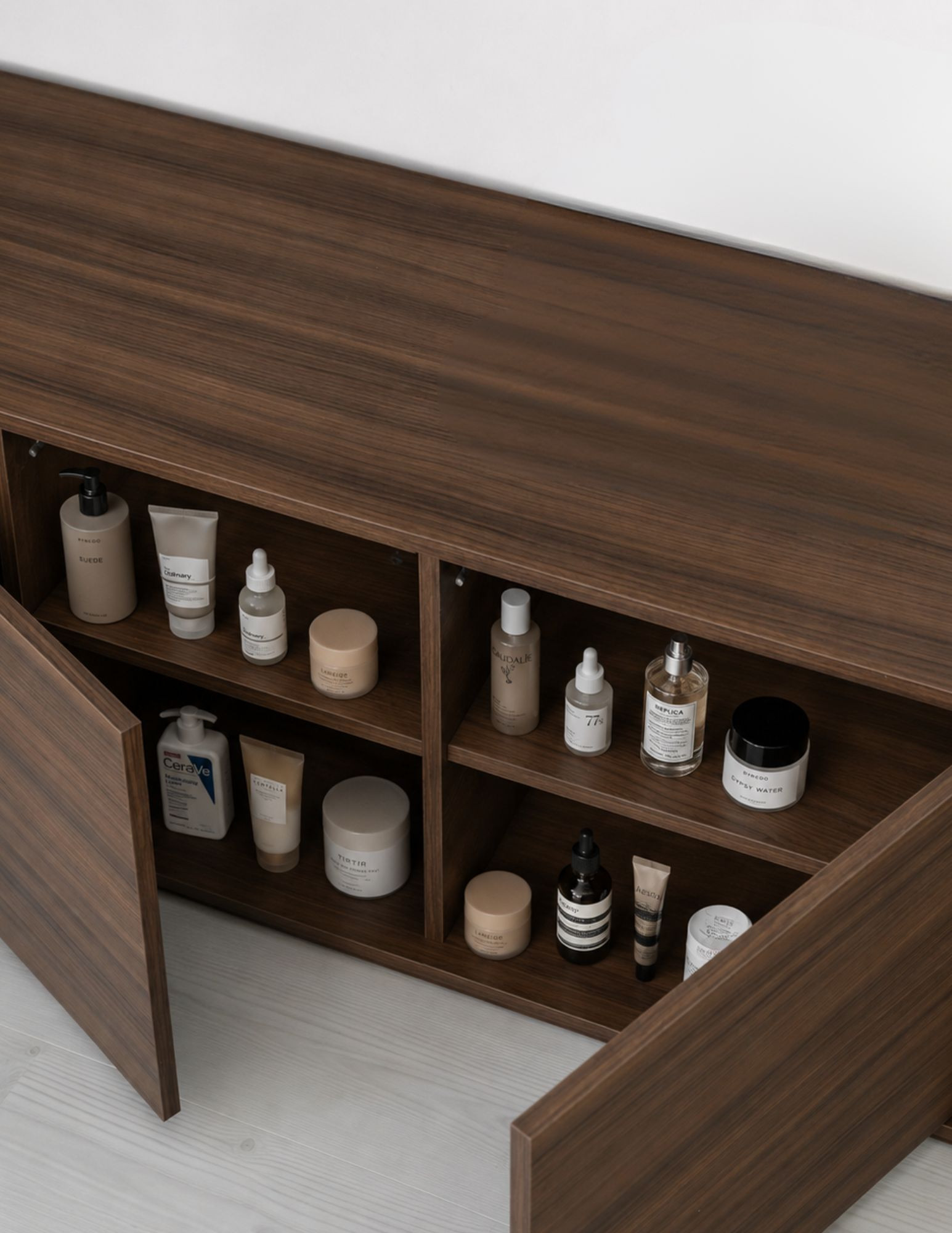 Komoda kosmetyczna na kosmetyki do salonu beauty - ORVA Komoda kosmetyczna na kosmetyki do salonu beauty - ORVA