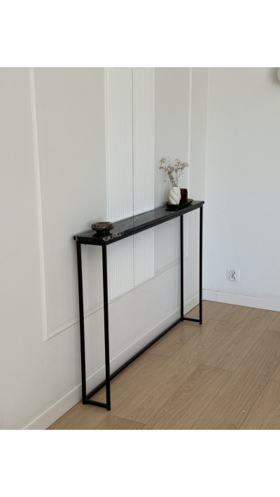 nowoczesna konsola marmurowa czarny mat minimalistyczna do salonu