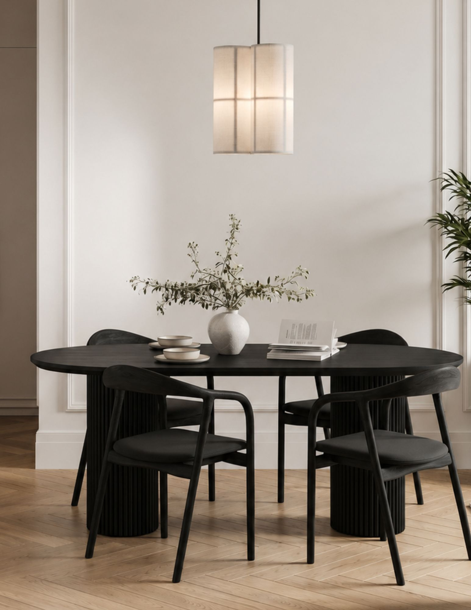 Designerski czarny stół do jadalni wykonany z naturalnego forniru dębowego. Designerski czarny stół do jadalni wykonany z naturalnego forniru dębowego.