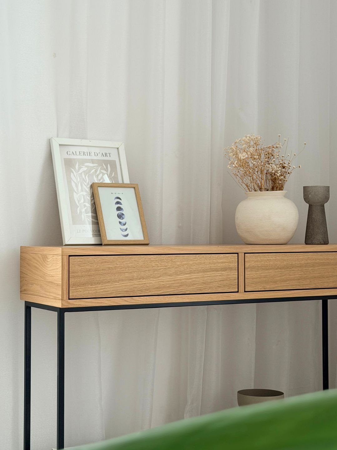 Konsola PENELOPE 100 × 30 × 80 cm z półką – fornir dębowy Konsola PENELOPE 100 × 30 × 80 cm z półką – fornir dębowy