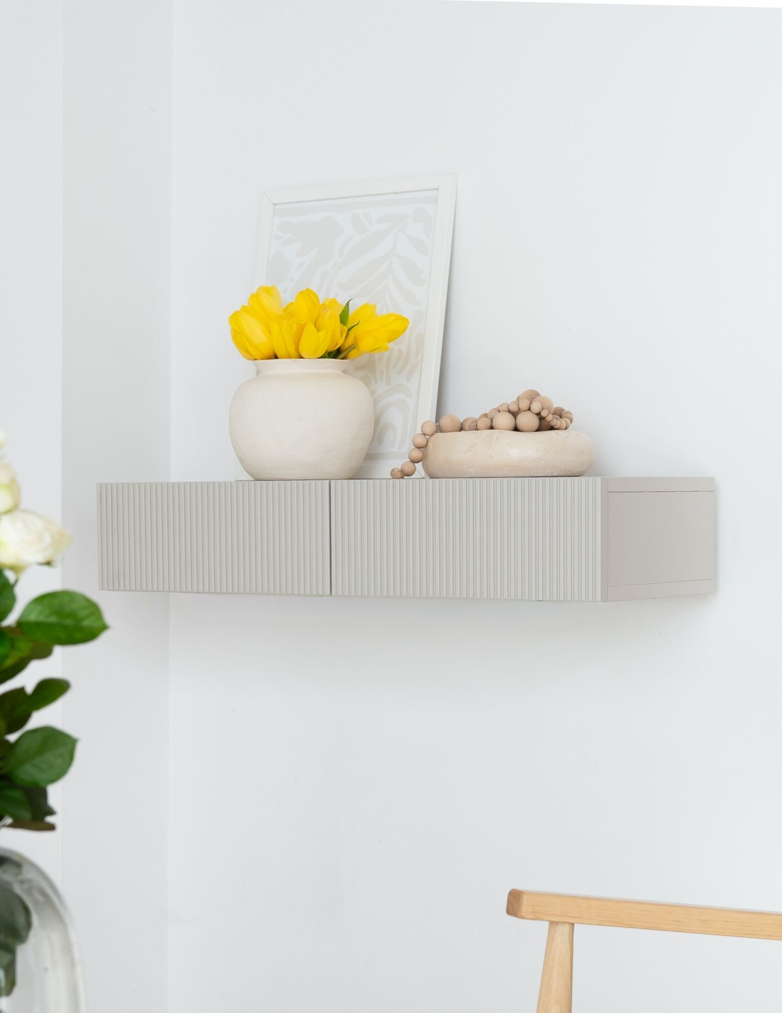 Konsola przyścienna ryflowana – nowoczesna konsola do salonu i przedpokoju, minimalistyczna konsola wisząca Konsola przyścienna ryflowana – nowoczesna konsola do salonu i przedpokoju, minimalistyczna konsola wisząca