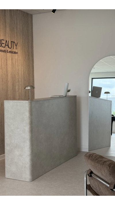 RAYS Reception Desk – A Modern Counter for Beauty Salons and Hair Salons | Papierówka RAYS Reception Desk – A Modern Counter for Beauty Salons and Hair Salons | Papierówka