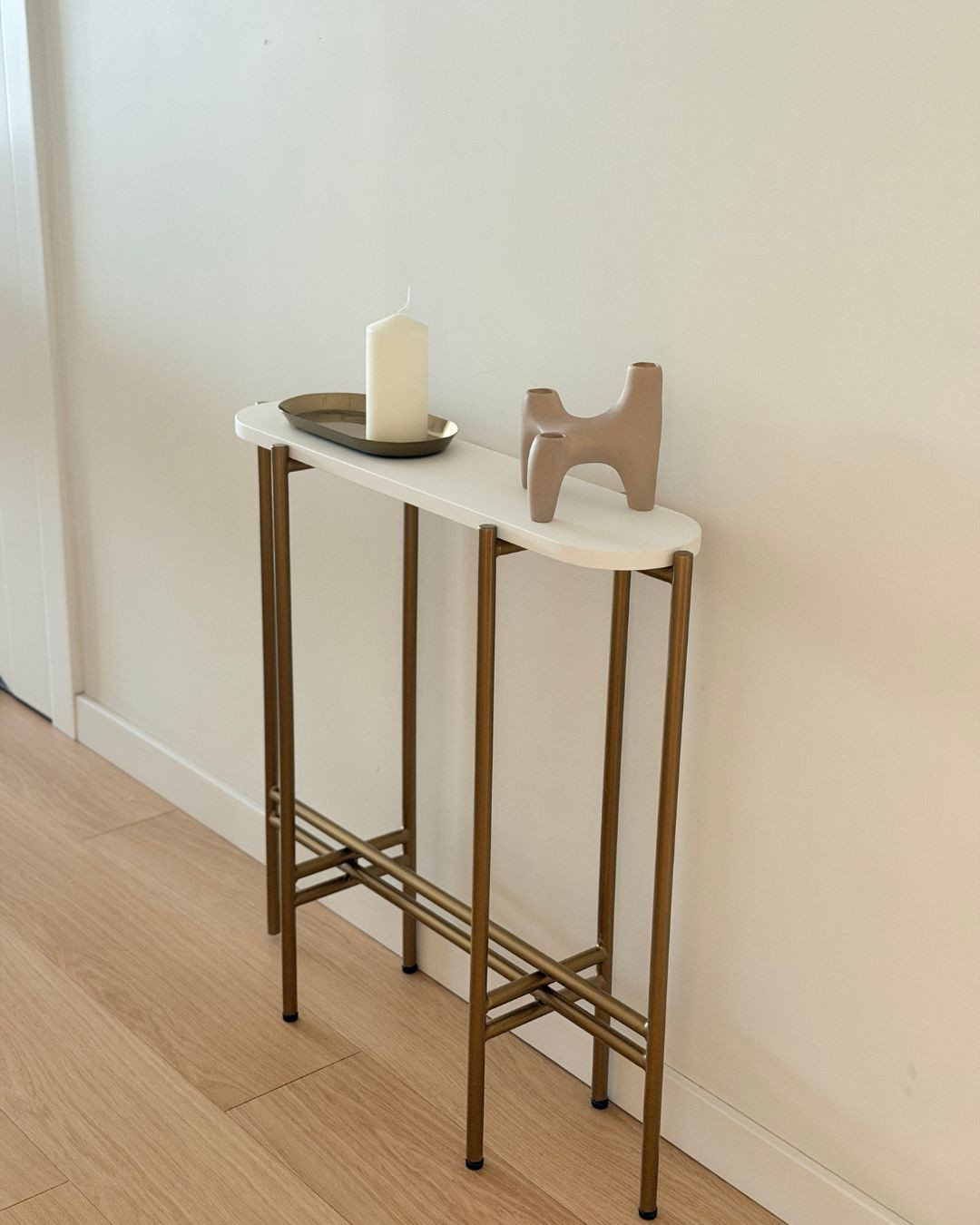BELONA Console Table – Matte White, Gold Legs | Papierówka