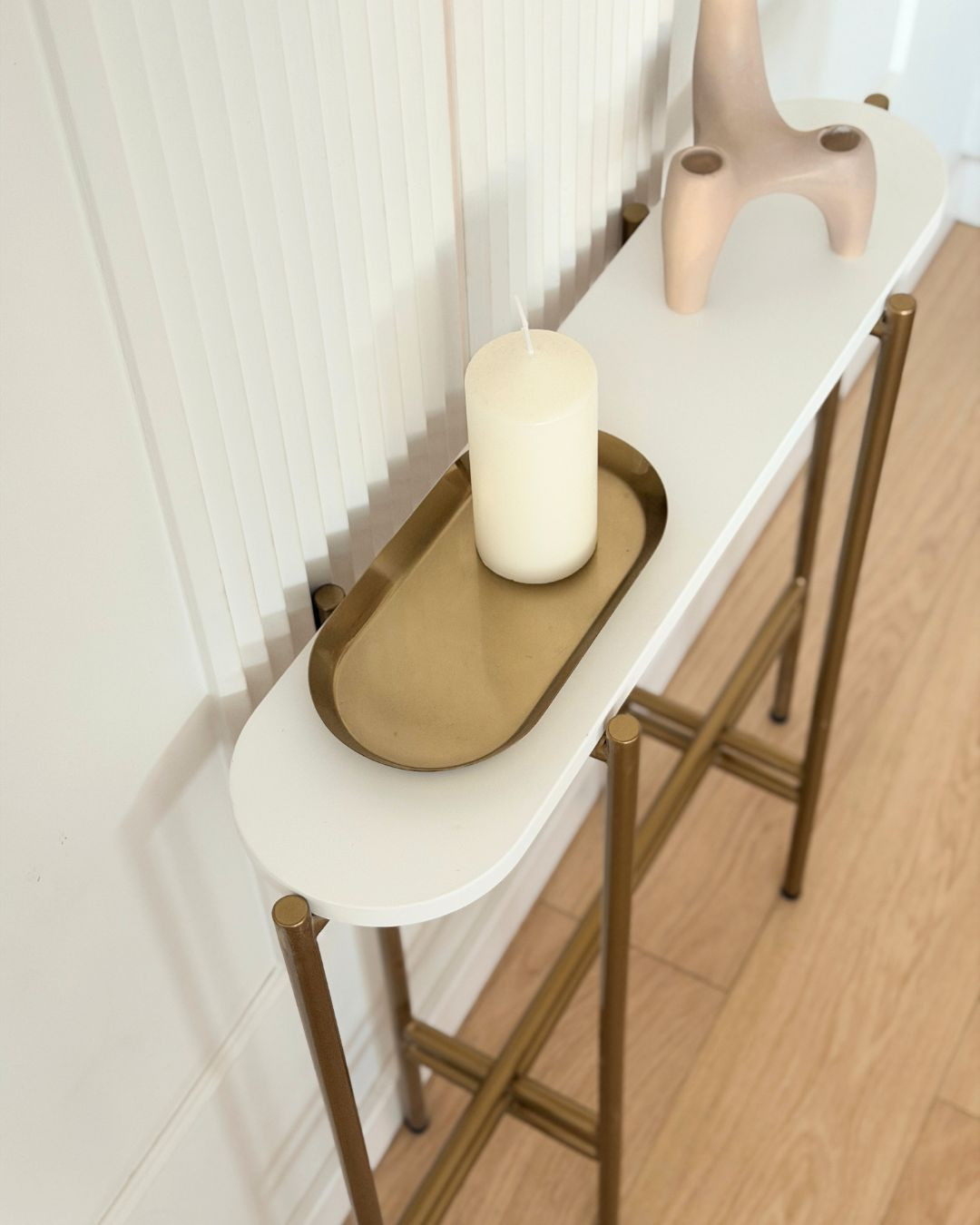 BELONA Console Table – Matte White, Gold Legs | Papierówka