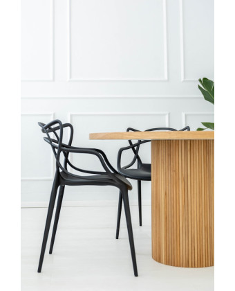 IZUMI Round Table with a Natural Veneer Top