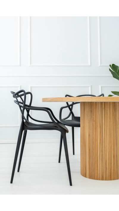 Japanese-Scandinavian-style table with a round top – IZUMI model