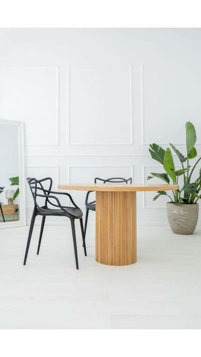 IZUMI Round Table in Scandinavian Style