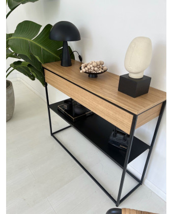MALMO Wall-Mounted Console Table with an Oak Top, Black Shelf, and Drawer – Modern Design MALMO Wall-Mounted Console Table with an Oak Top, Black Shelf, and Drawer – Modern Design