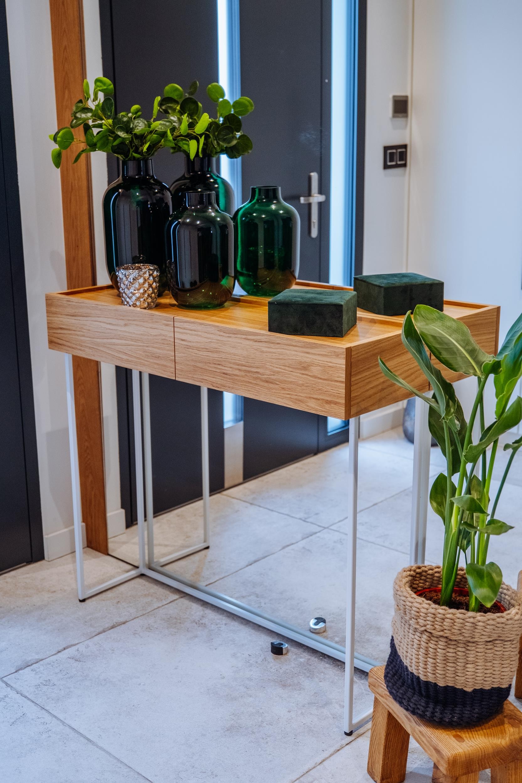 Konsola na metalowych nogach VENICE stolik konsolowy japandi loft Konsola na metalowych nogach VENICE stolik konsolowy japandi loft